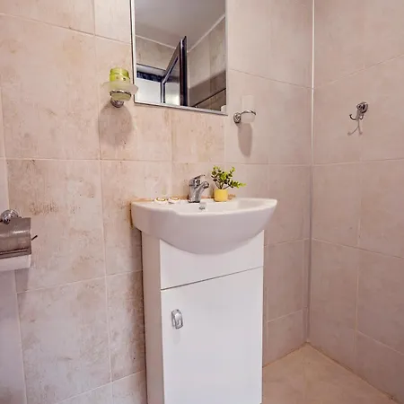 Elidis Pensión 3*